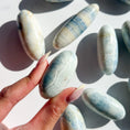 Load image into Gallery viewer, Scheelite Lingam
