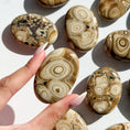 Load image into Gallery viewer, Wood Schalenblende Palmstone