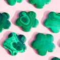 Load image into Gallery viewer, Malachite Petal Stone
