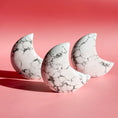 Load image into Gallery viewer, Howlite Standing Moon