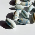Load image into Gallery viewer, Scheelite Lingam