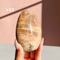 Load image into Gallery viewer, Peach Moonstone Freeform
