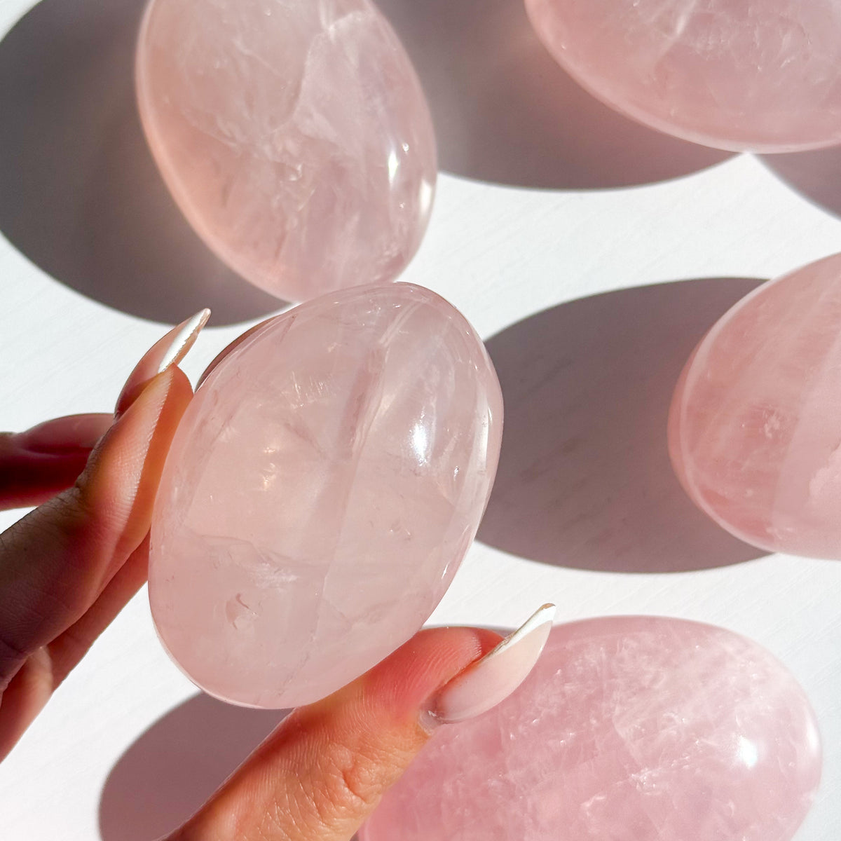 Piedra de cuarzo rosa estrella para palma de la mano