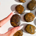 Cargar la imagen en la vista de la galería, Bronzite Flat Stone
