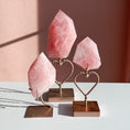 Charger l'image dans la visionneuse de la galerie, Quartz rose sur socle
