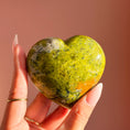 Cargar la imagen en la vista de la galería, Green Opal Heart
