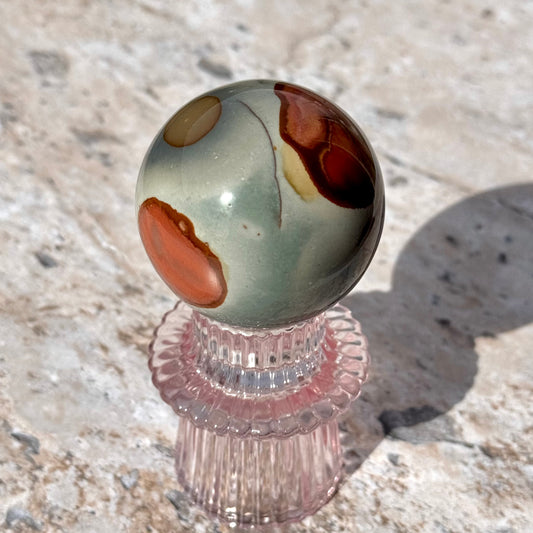 Sphère en jaspe polychrome