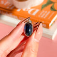 Cargar la imagen en la vista de la galería, Blue Kyanite Pendant
